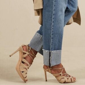 NWT – BANANA REPUBLIC – Jenne Heel – Sand. Suede. Size 8